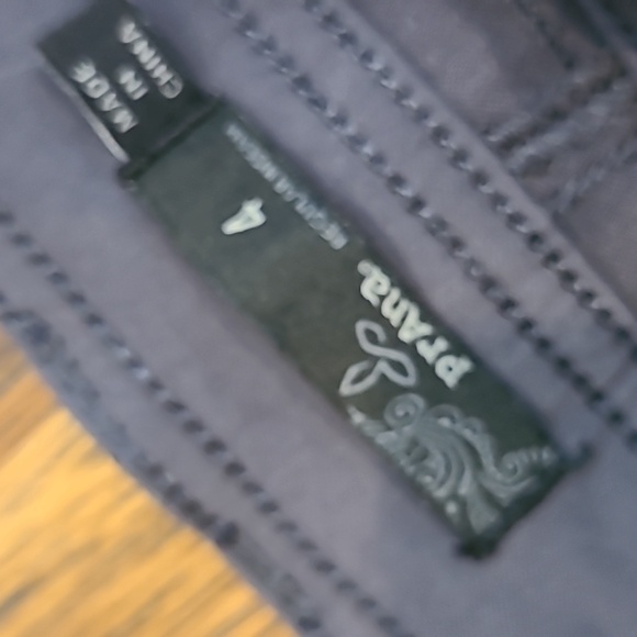 Prana women's size 4 pants/capri grey pants. - Picture 3 of 8